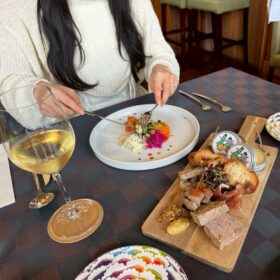 色鮮やかな大和野菜のフレンチランチの写真